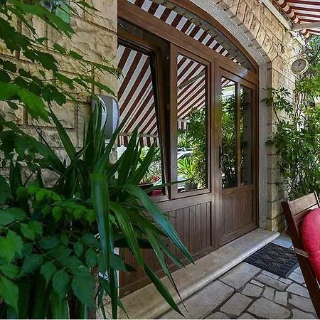 Studio Melanija โรวีน ภายนอก รูปภาพ