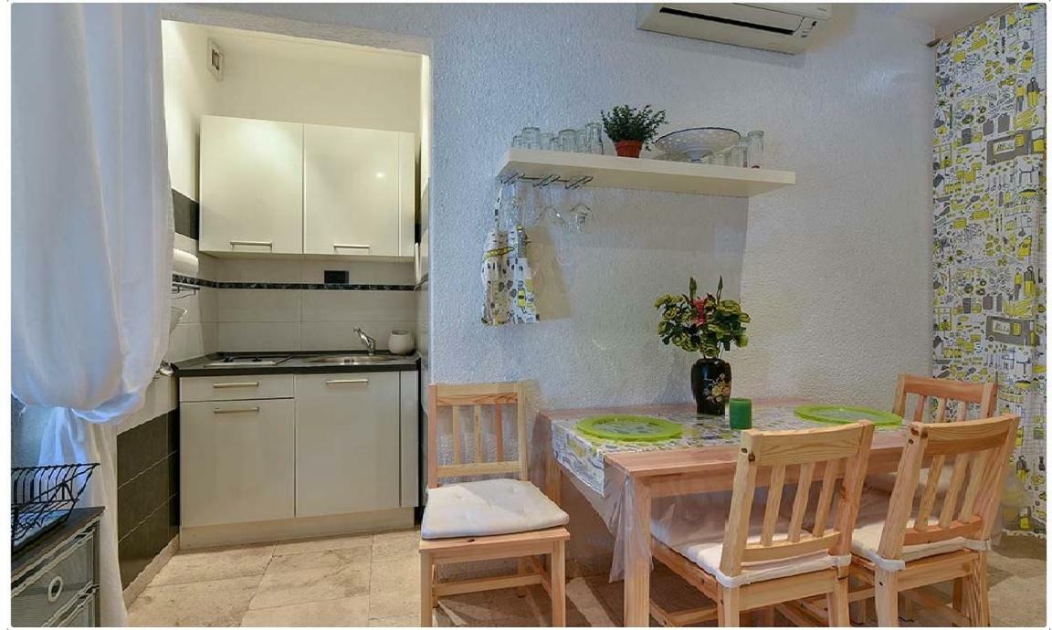 Studio Melanija โรวีน ภายนอก รูปภาพ