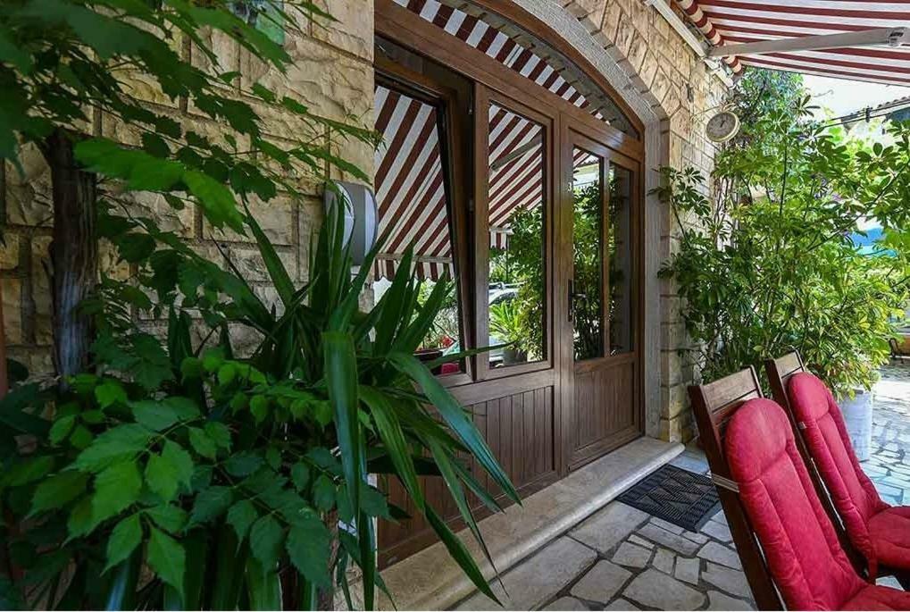 Studio Melanija โรวีน ภายนอก รูปภาพ