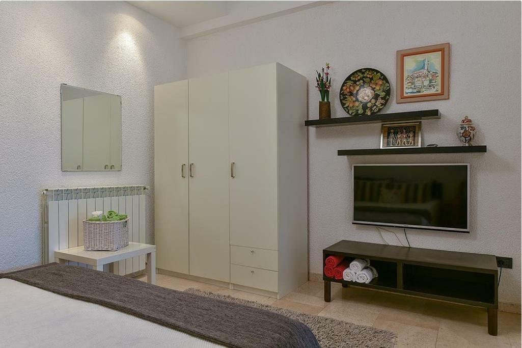 Studio Melanija โรวีน ภายนอก รูปภาพ